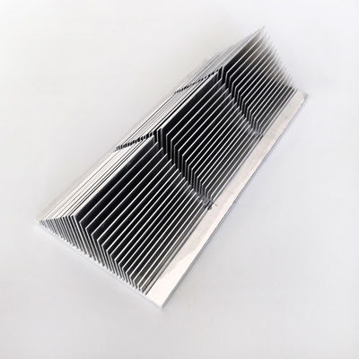 満たされた熱接着剤が付いている三角形のエポキシの電子脱熱器