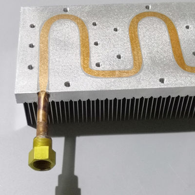 水冷のためのEnbededの銅管の電子脱熱器IGBT
